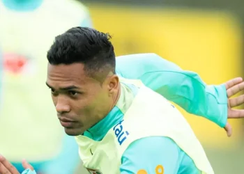 Brasil pierde a Alex Sandro por lesión para amistosos