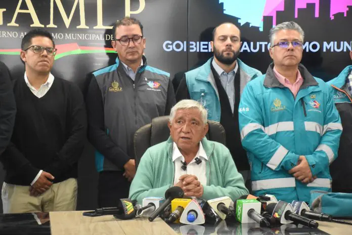 El alcalde de La Paz, Iván Arias, junto a su equipo. FOTO: GAMLP