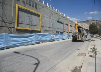 Los trabajos en un tramo de la avenida Costanera ingresaron a su recta final. FOTO: GAMLP