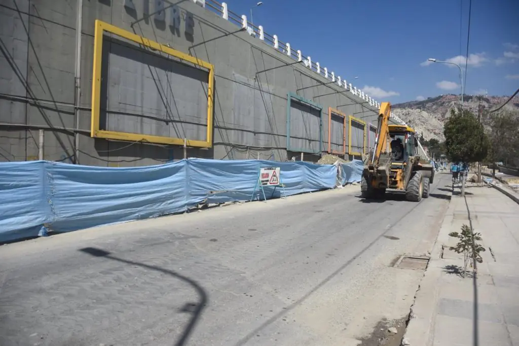 Los trabajos en un tramo de la avenida Costanera ingresaron a su recta final. FOTO: GAMLP