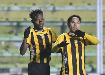 The Strongest, cuyo nuevo DT es Ponce, golea y va a la final