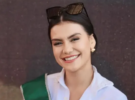 Gabriela De Paiva sonríe durante una actividad pública en Pando