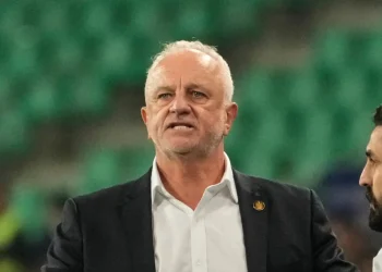 Arnold sostiene que Irak es superior a Bolivia y Surinam