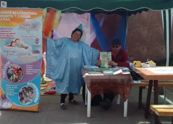 La Subalcaldía Cotahuma organiza la "Feria del trueque del libro" en la plaza Abaroa. FOTO: Subalcaldía Cotahuma