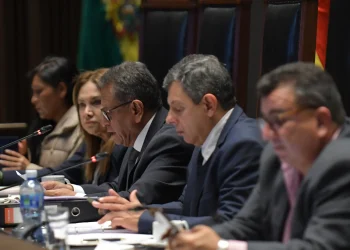 Ministro de Gobierno responde por operativo policial en Colcapirhua