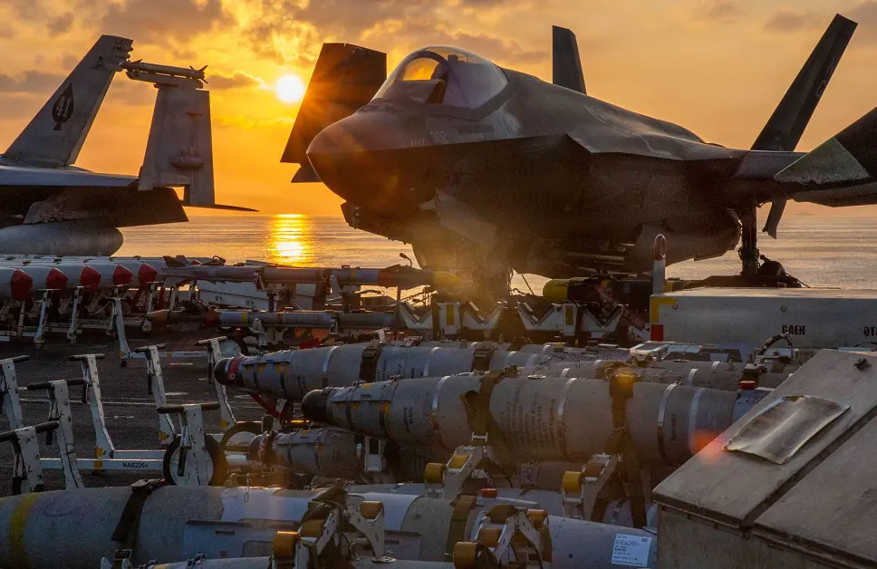 Estados Unidos continúa movilizando tropas/USMArineCorp