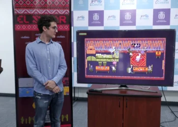 El cochabambino Iván Arandia presentó el videojuego 'El Salar'. FOTO: GAMC
