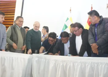 Choferes levantan paro indefinido tras llegar a un acuerdo con el Gobierno