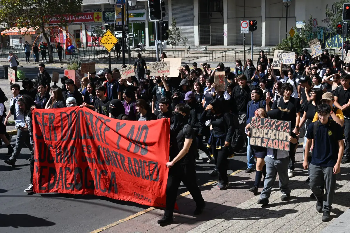 Los estudiantes rechazan los recortes en educación/AFP