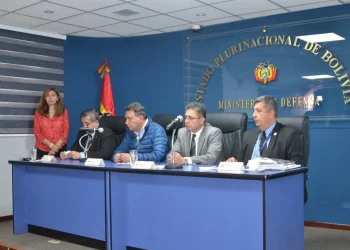Defensa anuncia acciones legales contra fabricante chino de barcazas