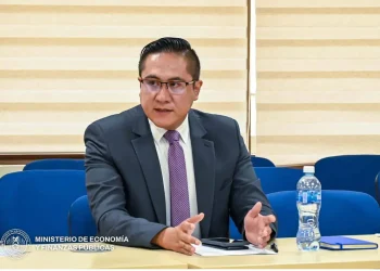Gobierno prepara presupuesto reformulado con reducción del 30% del déficit fiscal