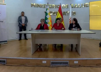 Bolivia fortalece el control de medicamentos con posesión de un comité
