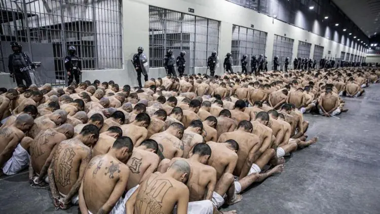 Los detenidos en la megacárcel del CECOT/AFP