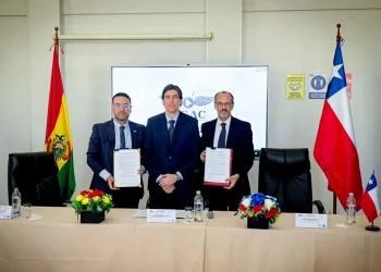 Bolivia y Chile firman memorándum para fortalecer conectividad aérea regional