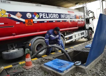 El Gobierno informa que detectó sabotaje de diésel en instalaciones de YPFB