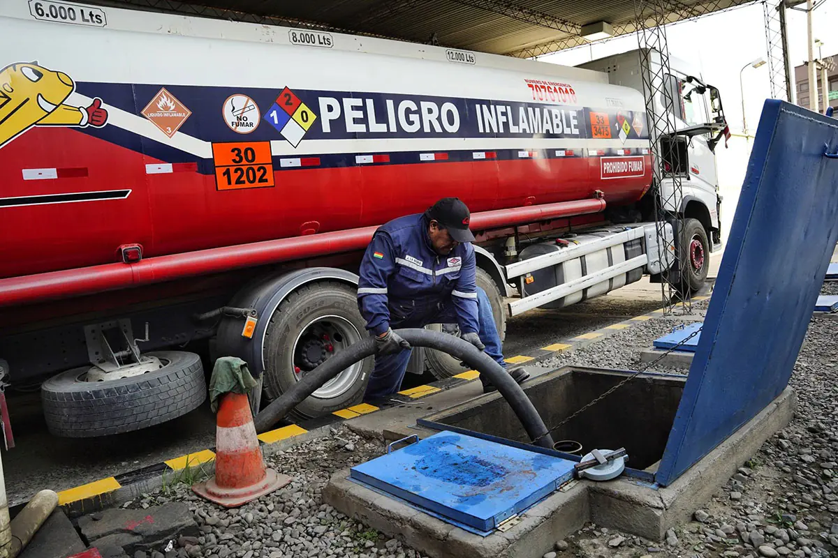 El Gobierno informa que detectó sabotaje de diésel en instalaciones de YPFB