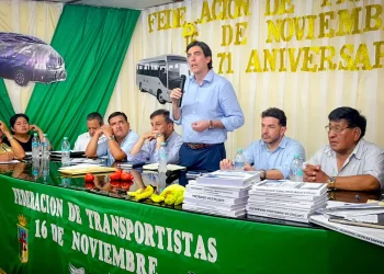 Gobierno coordina con el transporte soluciones para carreteras y abastecimiento de combustible