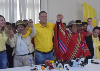 Revilla afirma su legitimidad electoral y responde a Evo Morales