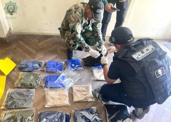 FELCN secuestra cocaína oculta en shorts en Cochabamba