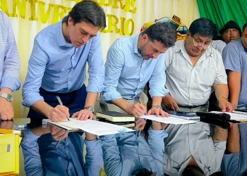 Acuerdo entre el Gobierno y transportistas impide paro en Santa Cruz