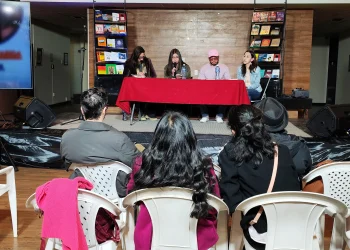 La Feria Internacional del Libro de El Alto se realiza en la Terminal de El Alto. FOTO: CDLLP