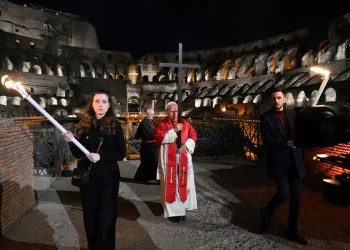 León XIV clamó contra la guerra y el abuso de poder en su primer Viacrucis