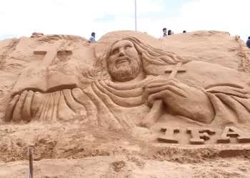 Una de las esculturas en los arenales de Cochiraya. FOTO: APG