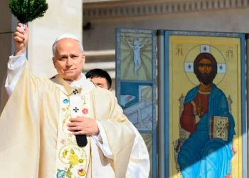El Papa pide ‘elegir la paz’ en su primer mensaje de Pascua
