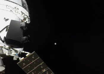 La nave Artemis II continúa su acercamiento a la luna/AFP