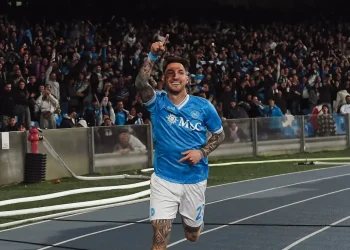 El Napoli doblega al Milan y promete dar batalla al Inter