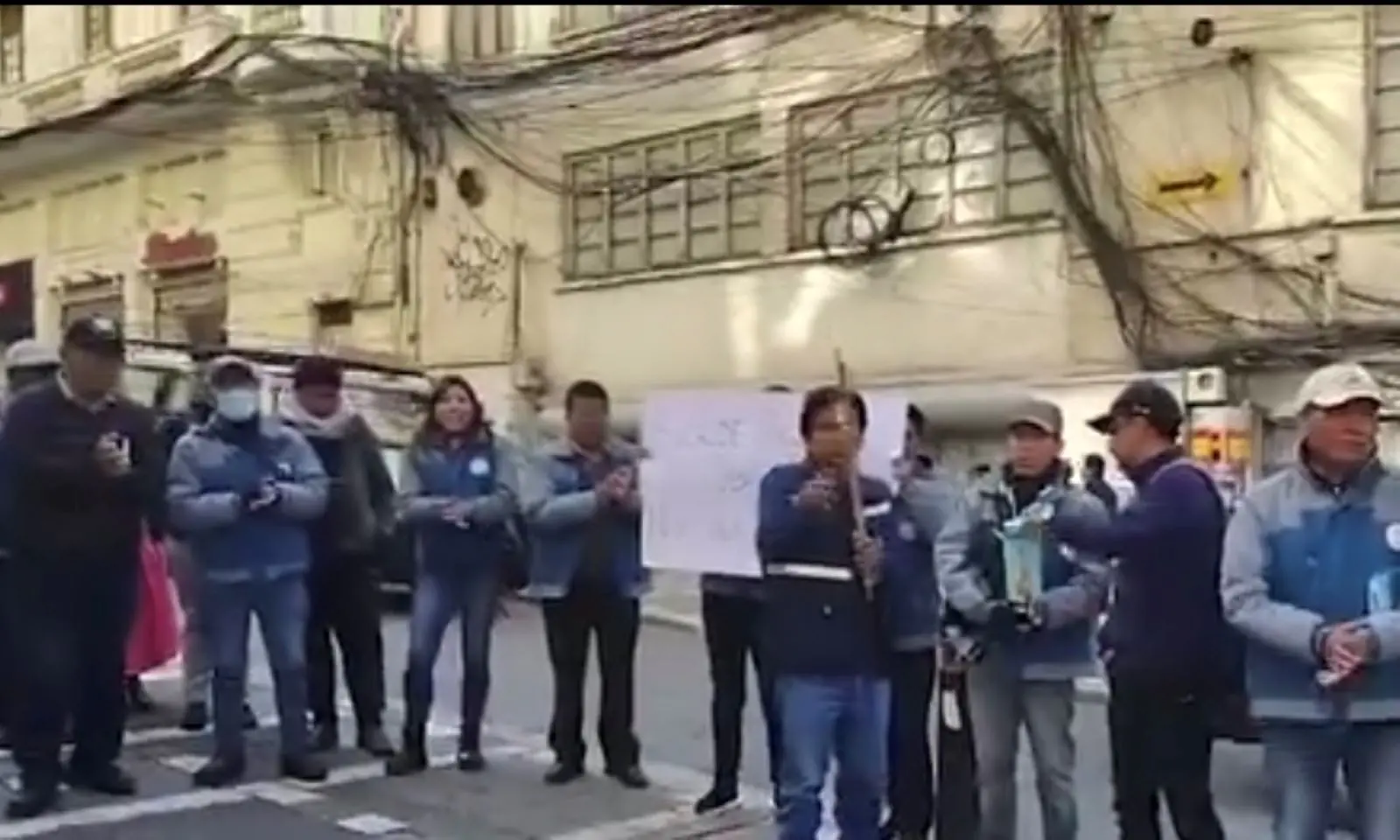 Empresarios protagonizaron una protesta por la falta de pago de la Alcaldía por obras ejecutadas. FOTO: RRSS