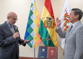 Lupo posesiona a Franz García como viceministro de Justicia Indígena