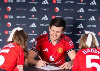 El defensa Harry Maguire renueva con el Manchester United hasta 2027