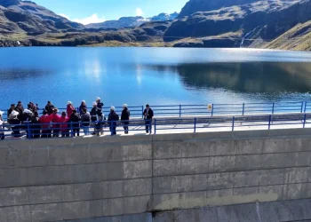 Autoridades del Gobierno central y de Epsas realizaron una inspección en las represas de La Paz. FOTO; MDPRyA