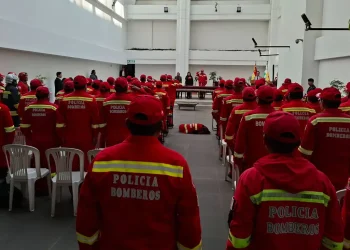 Bomberos Antofagasta reciben homenaje por sus 151 años