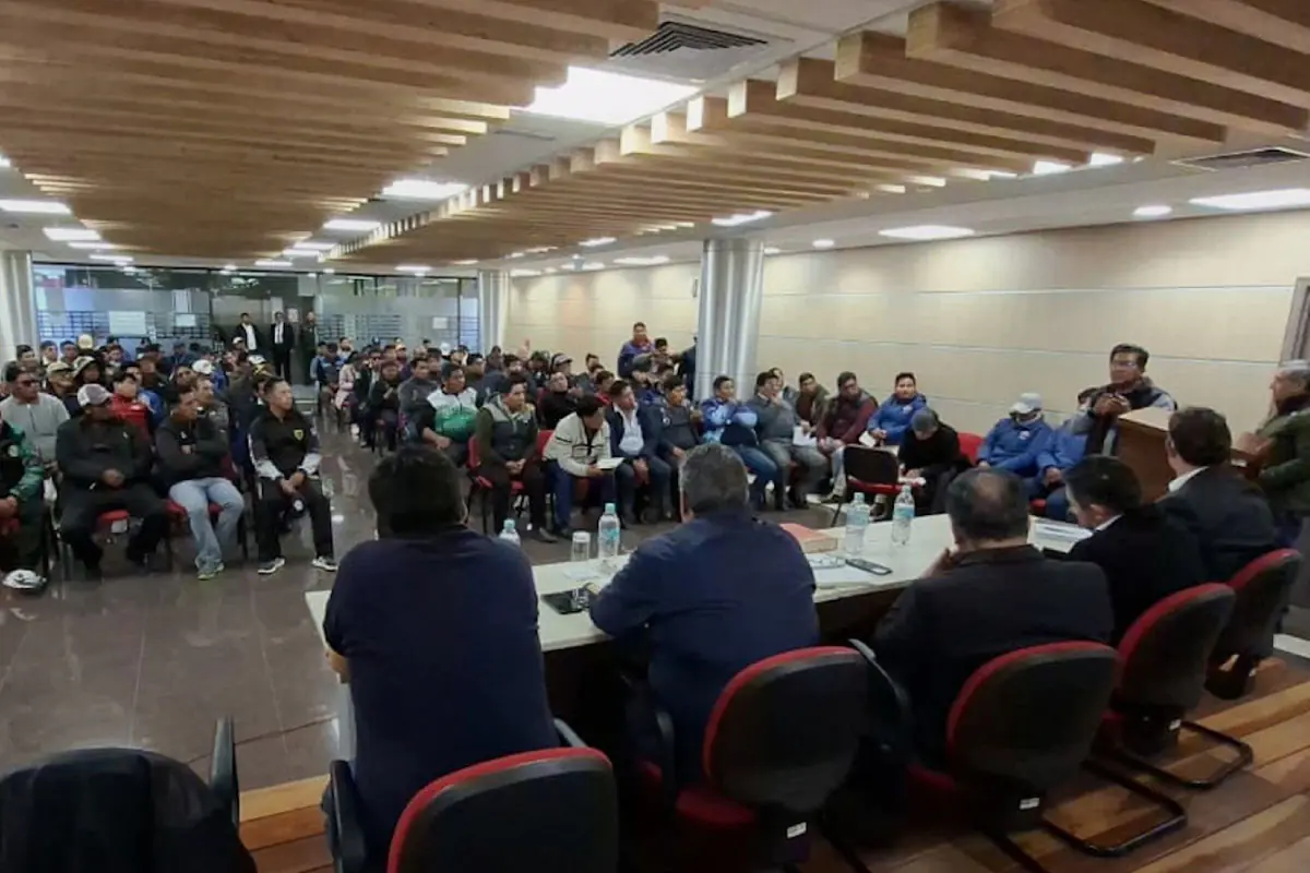 Se reinstala el diálogo entre transportistas de Oruro y el Gobierno