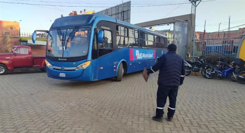 Reducen las unidades de los buses municipales por desabastecimiento de diésel. FOTO: GAMEA