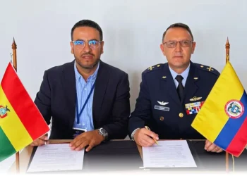 Bolivia y Colombia fortalecen cooperación en uso de combustibles en aviación