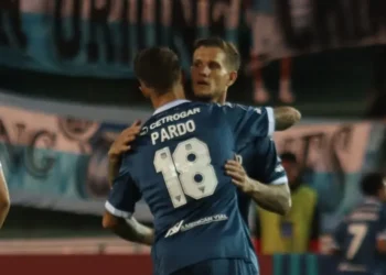 Independiente tuvo el empate, pero perdonó y Racing se impuso 1-3