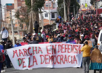 Respaldado por organizaciones sociales, Yahuasi marcha en La Paz para exigir balotaje