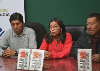 Autores presentan el libro Cerco El Alto, maya. FOTO: CERCO