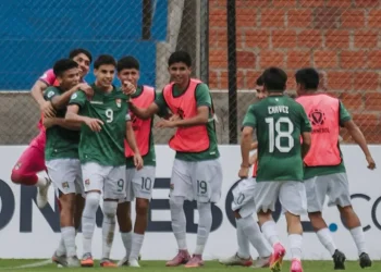 Bolivia superó a Perú por 2-0 y aseguró los playoffs