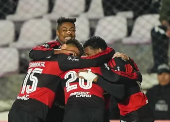 Flamengo debuta en la Libertadores con triunfo 2-0 ante el Cusco