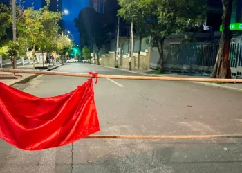 Policía acordona inmediaciones del TSE ante protestas de seguidores de Yahuasi