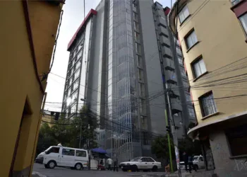 Gobernadores salientes deberán permanecer seis meses en el país