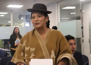 Senadora Crispín denuncia gasolina de mala calidad tras inspección en Senkata