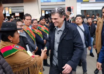 Paz compromete 12 puentes y Bs 35 millones para Omasuyos