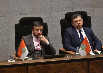 Ministro de Hidrocarburos logra eludir la censura legislativa