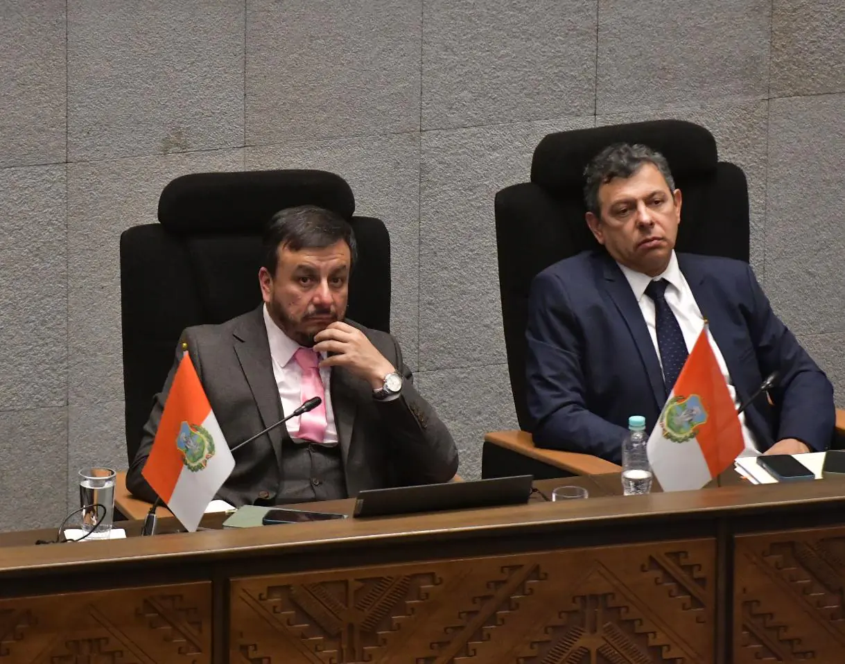 Ministro de Hidrocarburos logra eludir la censura legislativa