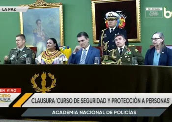 Paz entrega diplomas a 33 efectivos graduados en curso de protección de personas